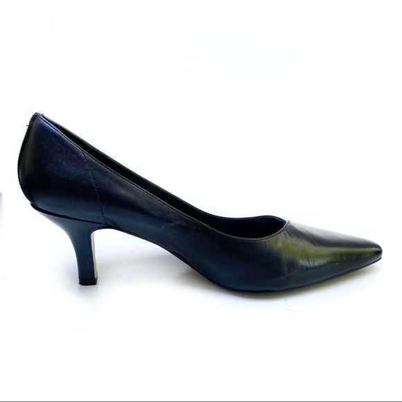Bella Vita Black Leather Pumps - Picture 3 of 6